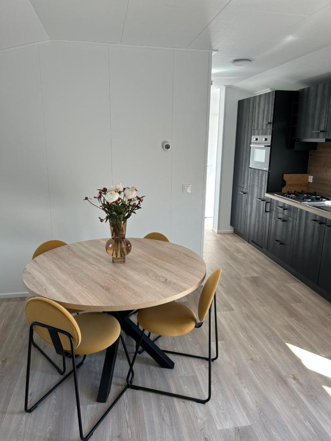 Breezy Beach Chalet Petten Exterior photo